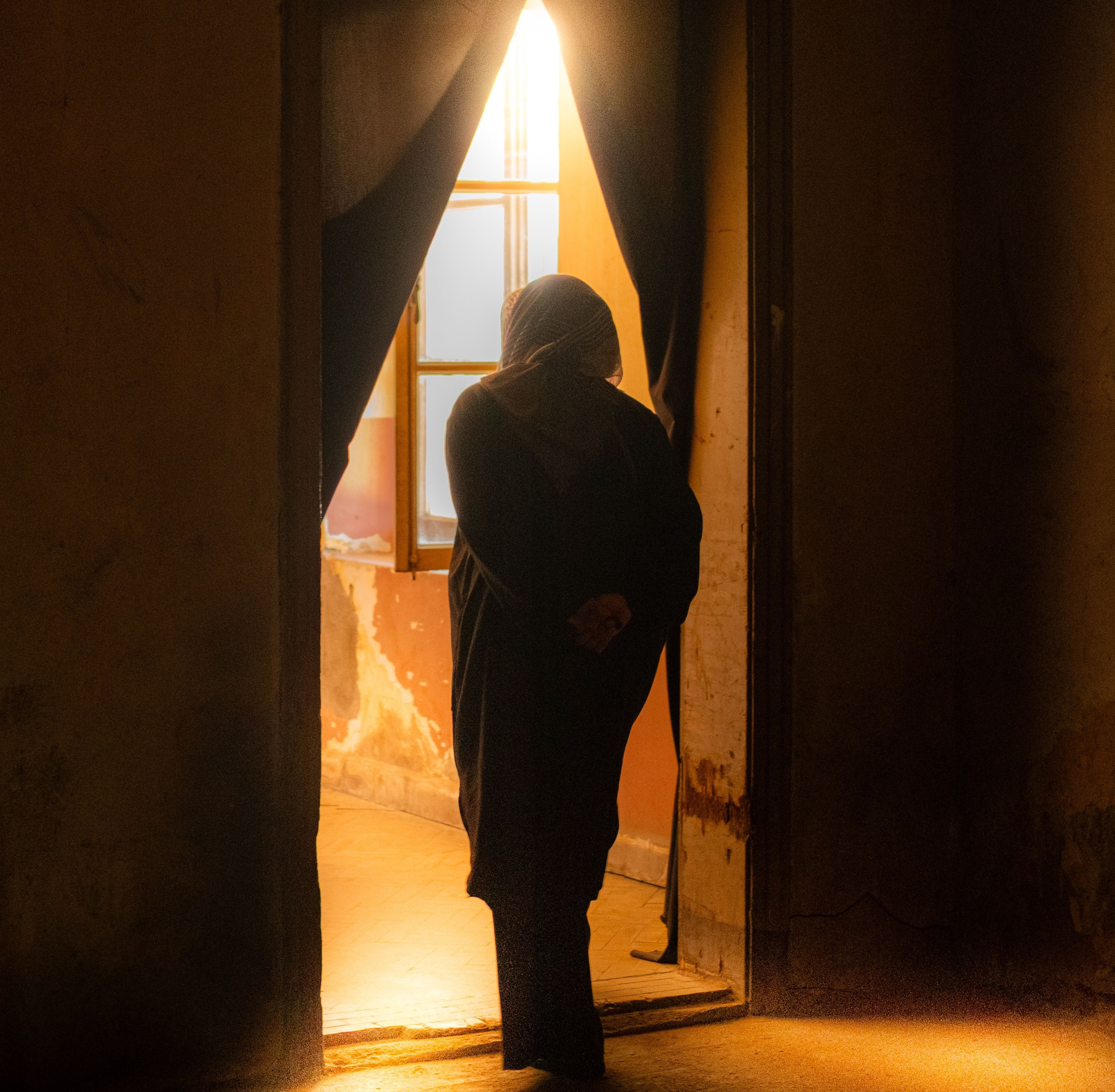 Iraq_Prioner_woman_picture_arabic_article.jpeg